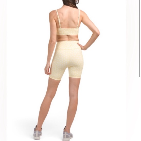 Wilo the Label Bold Floral Daisy Sports Bra and Biker Short Set - Picture 3 of 9